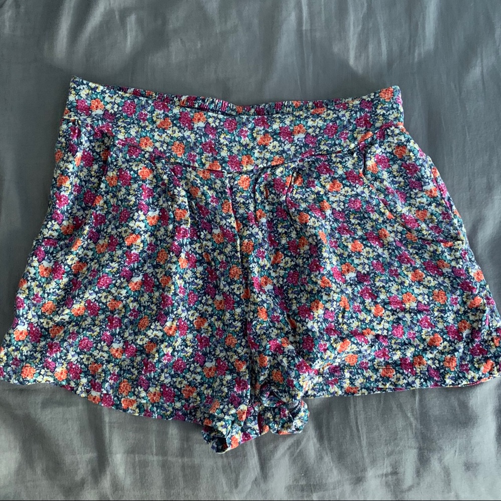 Boho Shorts - Picture 2 of 3